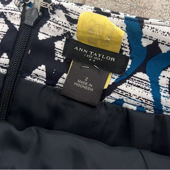 Ann Taylor Pencil Skirt Size 2 New Condition Cotton spandex Blend Multi Colored - Picture 3 of 6